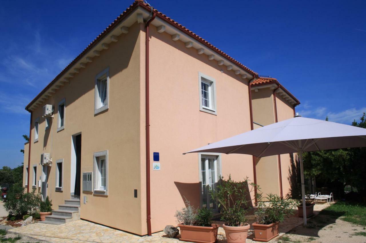 Apartments Pegla Nerezine Exterior foto